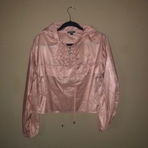 Cropped wind breaker